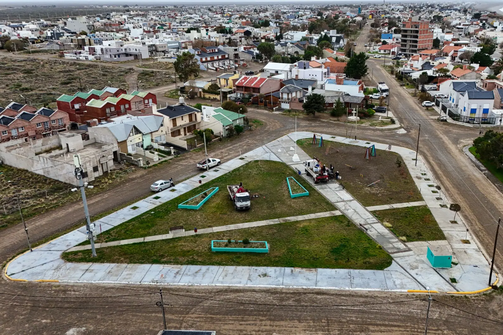La Cooperativa mejora la iluminación de la Plaza Ronald Guerra con nuevas luminarias LED