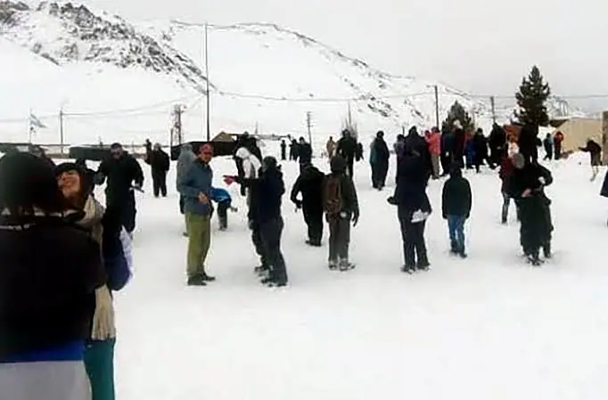 Mendoza: evacuaron a más de 200 turistas en Puente del Inca 