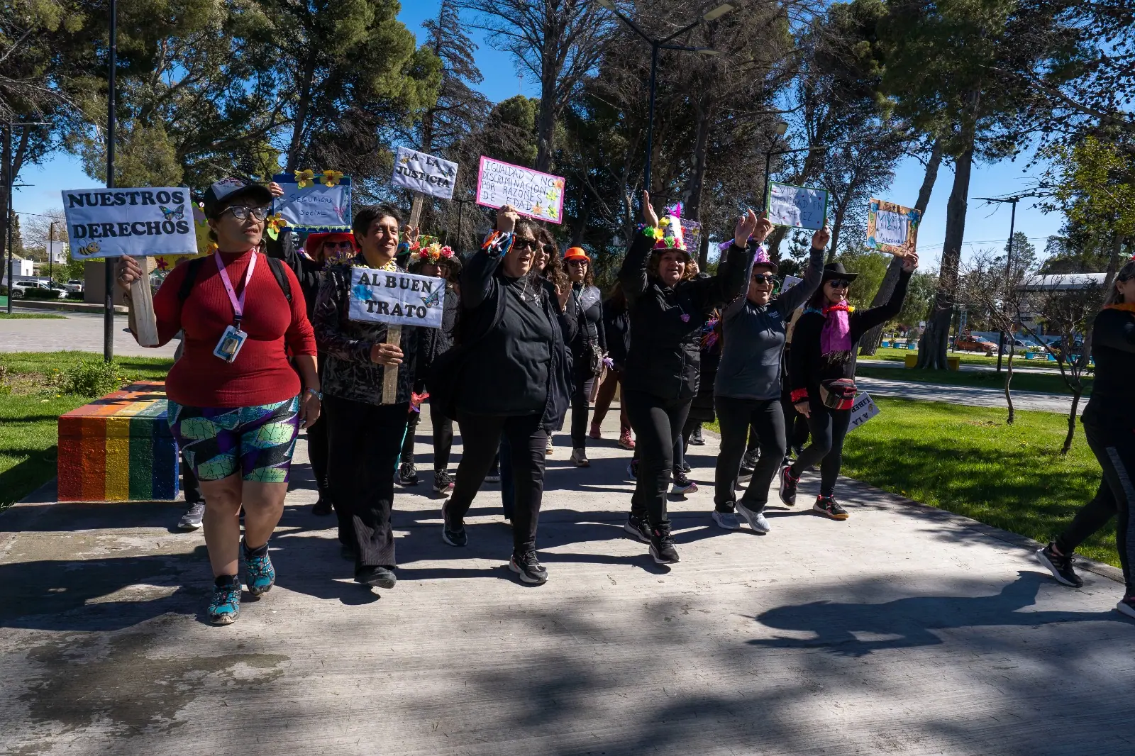 Adultos Mayores caminaron por sus derechos en Rawson