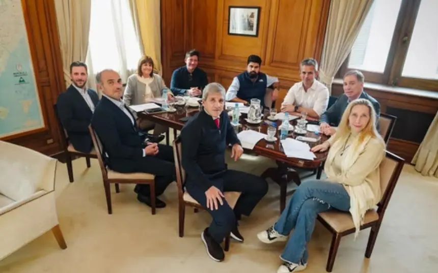 El Gobierno vuelve a reunir a su mesa política para ordenar la agenda legislativa