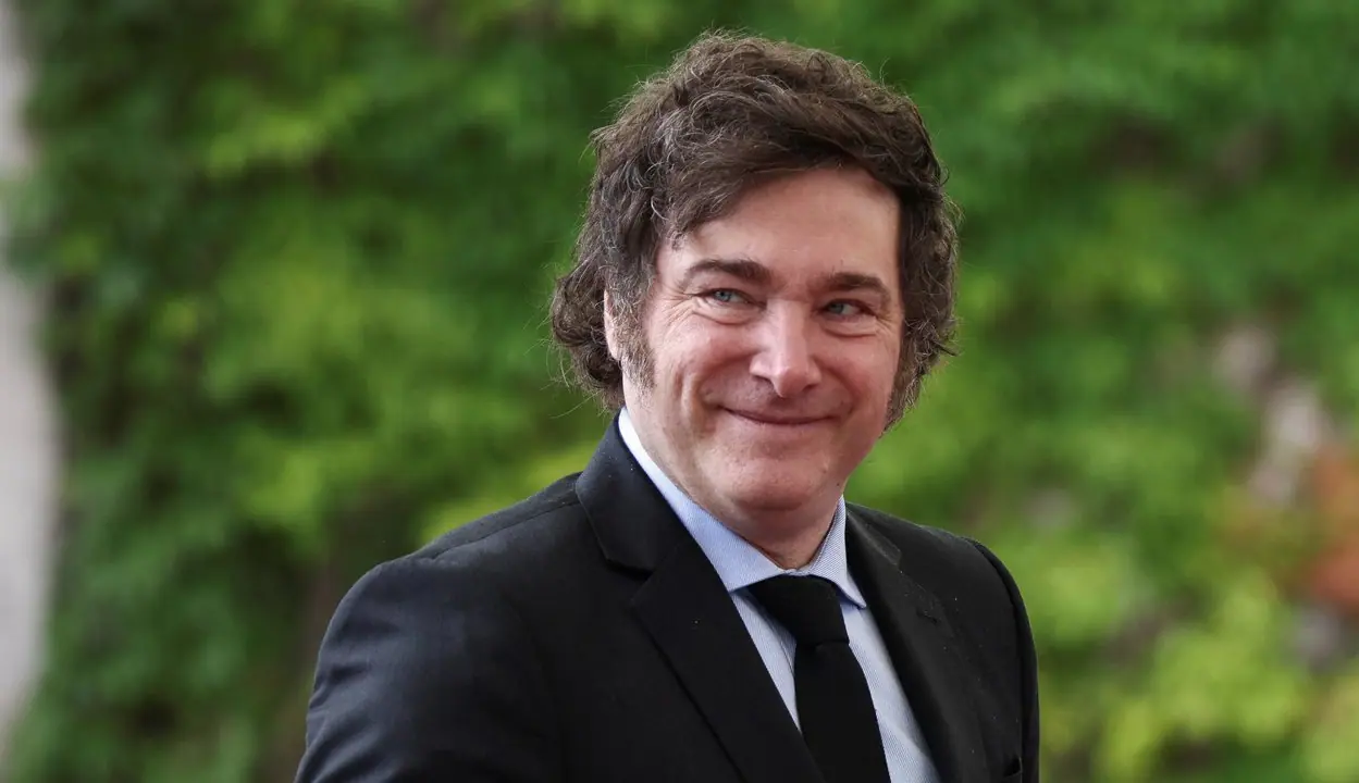 Milei inicia su visita a París y desde allí expondrá en el Coloquio de IDEA