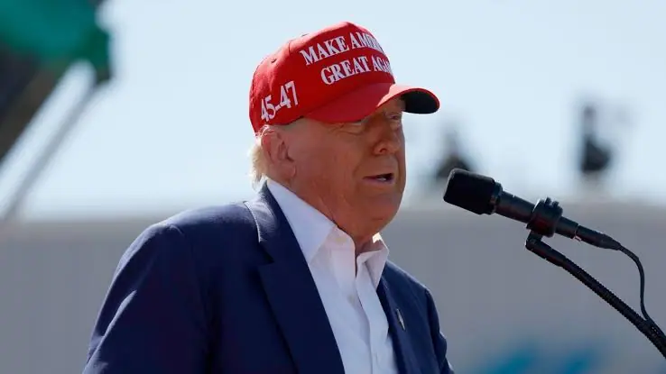 El nivel de aprobación de Trump cae a 33%, señala encuesta