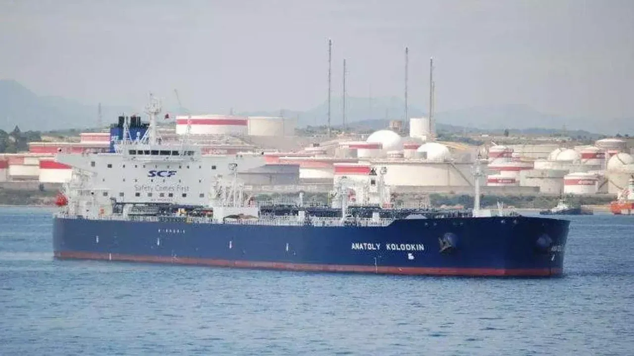 Un petrolero ruso navega hacia Cuba en medio del embargo estadounidense