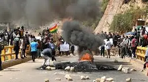 Bolivia inicia segundo mes de bloqueos en cerca de 100 puntos del país