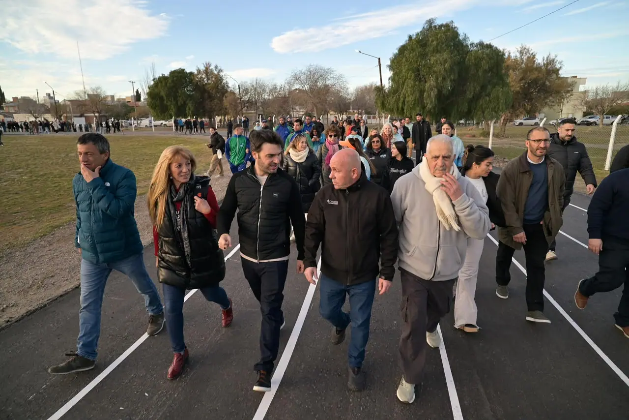 Torres reinauguró la pista de atletismo “Horacio Cabito” de Puerto Madryn
