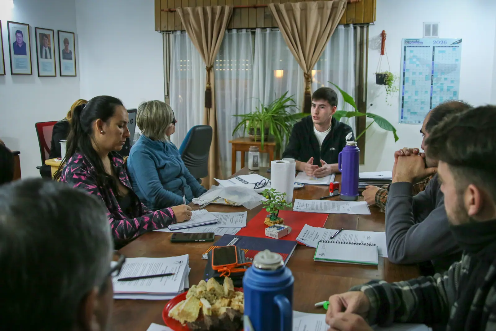 Jones se reunió con concejales para avanzar en proyectos estratégicos para 28 de Julio