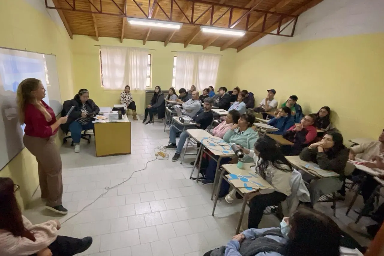 Se realizó una charla sobre "buenos tratos" en Rawson