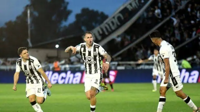 Con un golazo de Módica, Gimnasia de Mendoza volvió al triunfo tras 4 fechas ante Newell’s