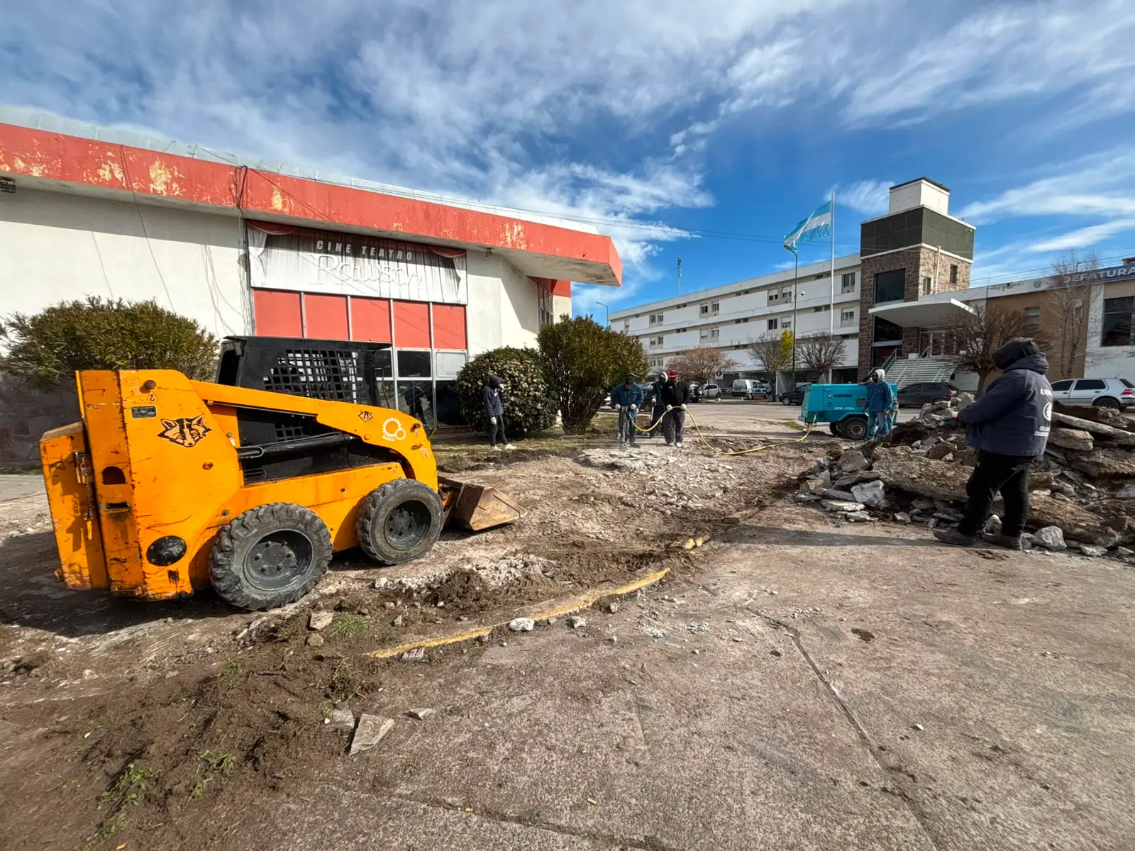 Comenzaron las obras en las veredas del Centro Cultural José Hernández