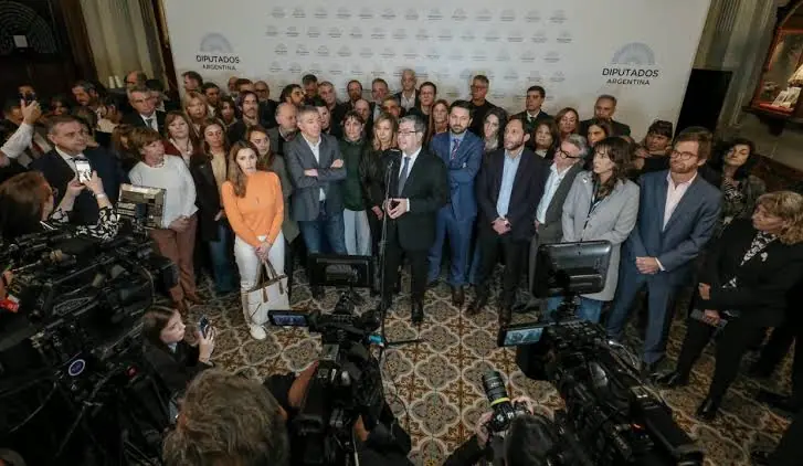 La nueva “oposición unida” dio otro paso y pidió formalmente la sesión del 9 de septiembre