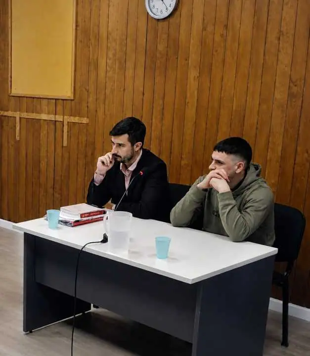 Seguirá detenido mientras espera el juicio por cometer doce delitos contra la propiedad
