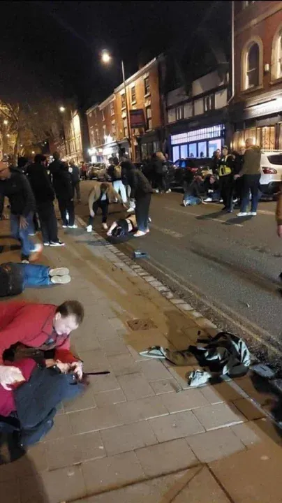 Conmoción en Inglaterra: un hombre arrolló a una multitud y dejó siete heridos graves