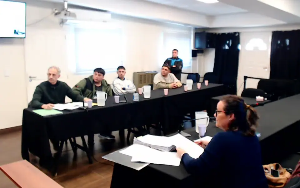 Abren investigación contra tres imputados por incidentes con la Policía en el barrio 2 de Abril de Rawson