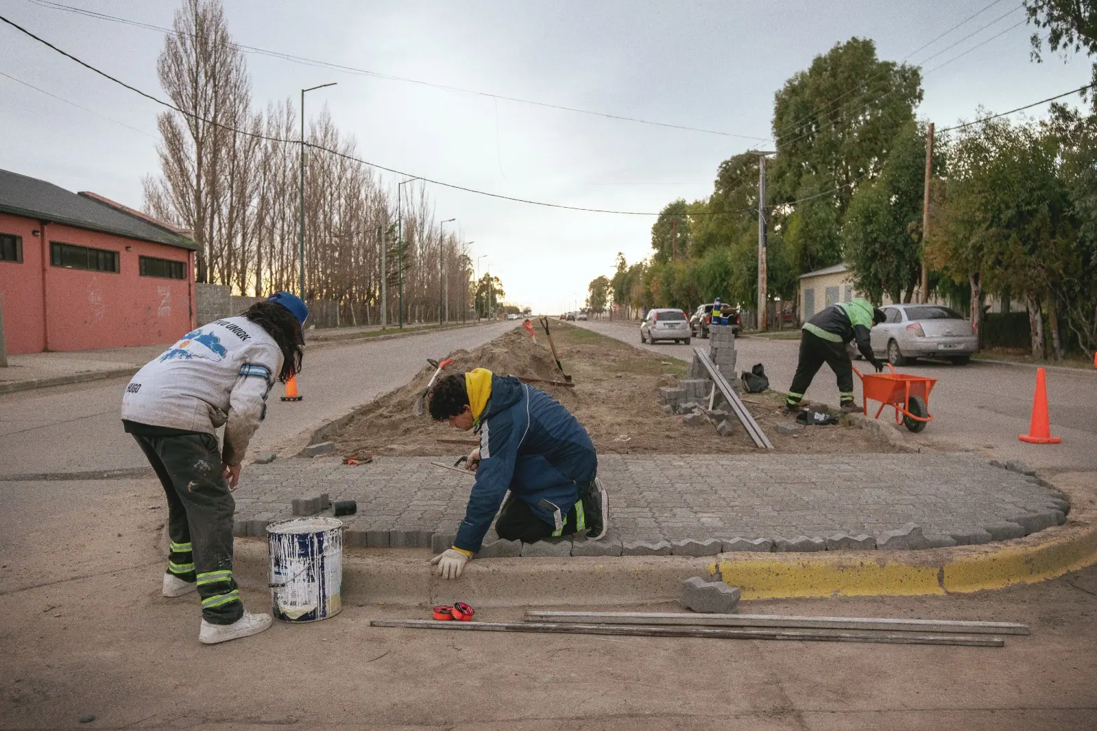 Comenzó la colocación de adoquines en el Bulevar Cannito