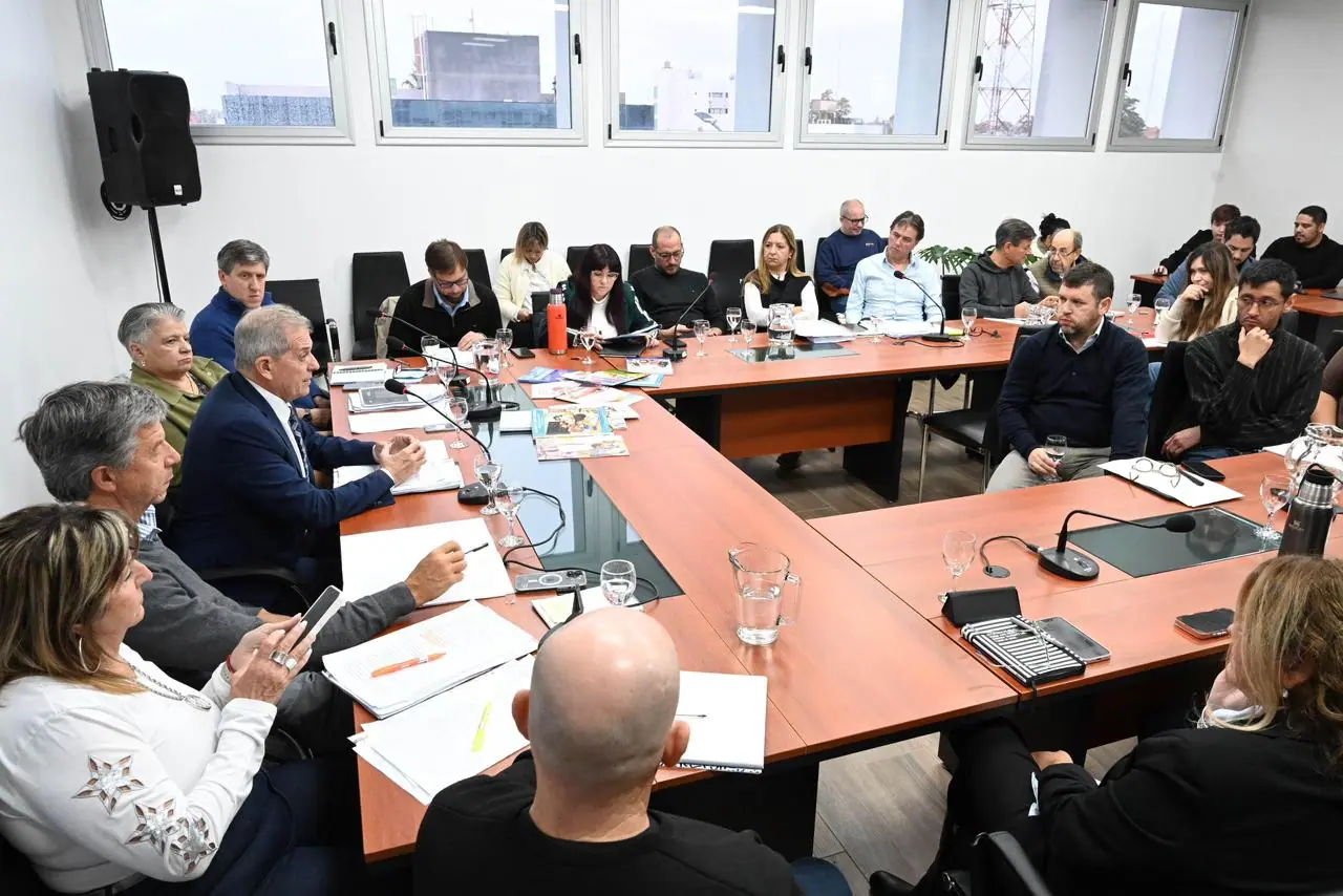 Punta presentó en la Legislatura un balance de gestión y avances en materia educativa