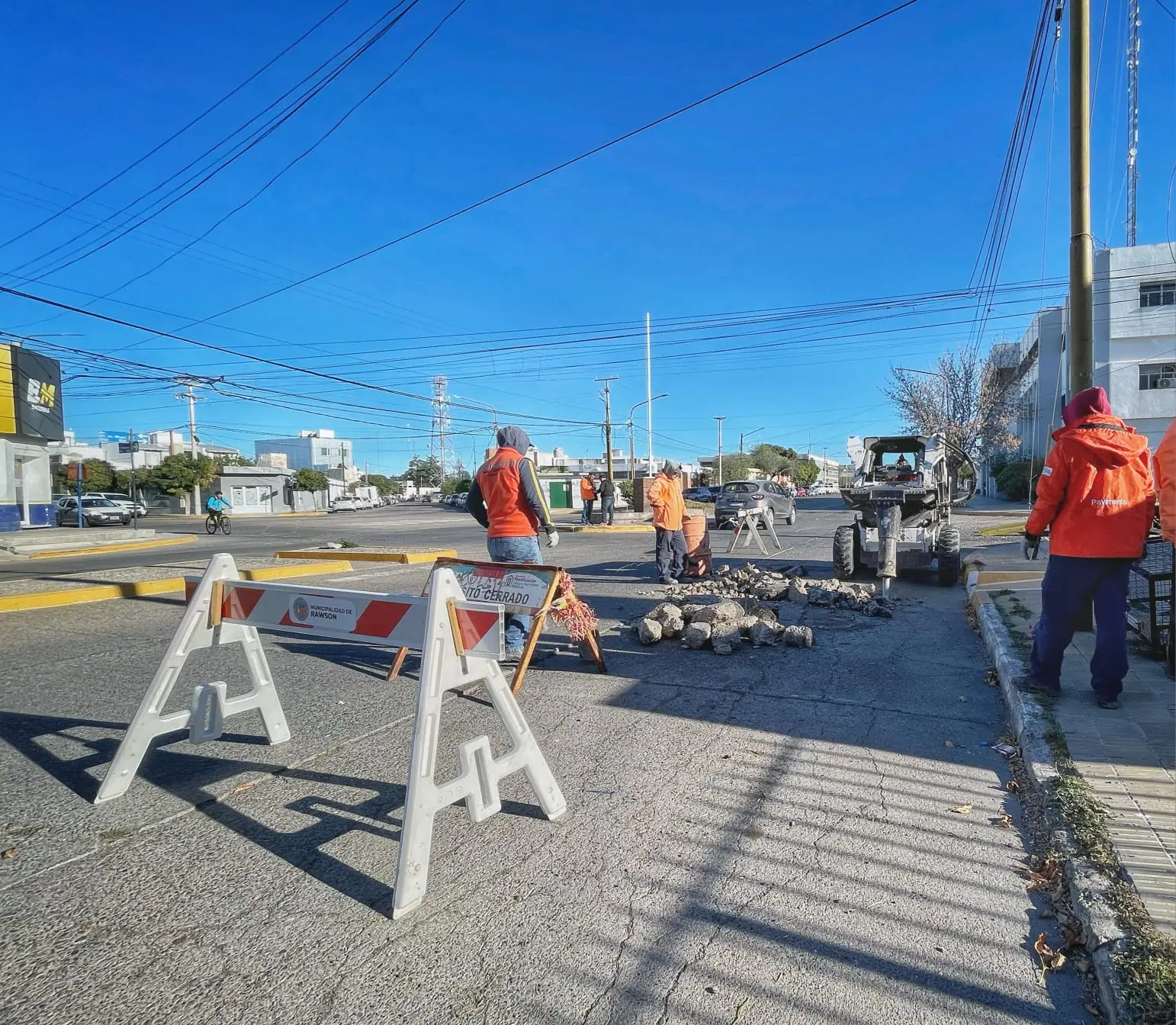 Rawson inició los trabajos de repavimentación en tramos de la Avenida 25 de Mayo