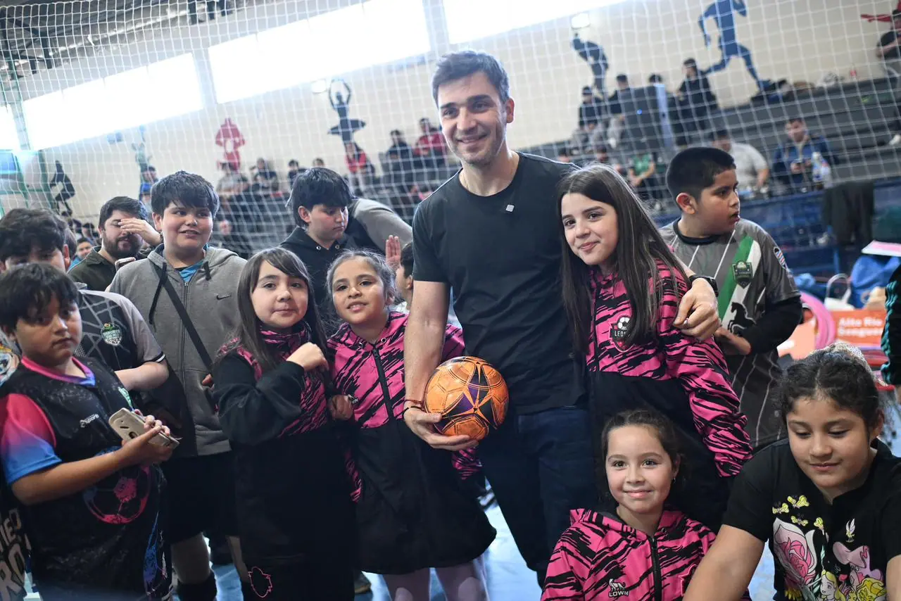 Torres encabezó la apertura de los Juegos Comunales