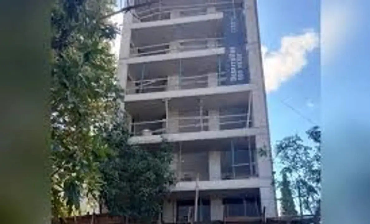 Rosario: un obrero cayó al vacío desde un tercer piso y está grave