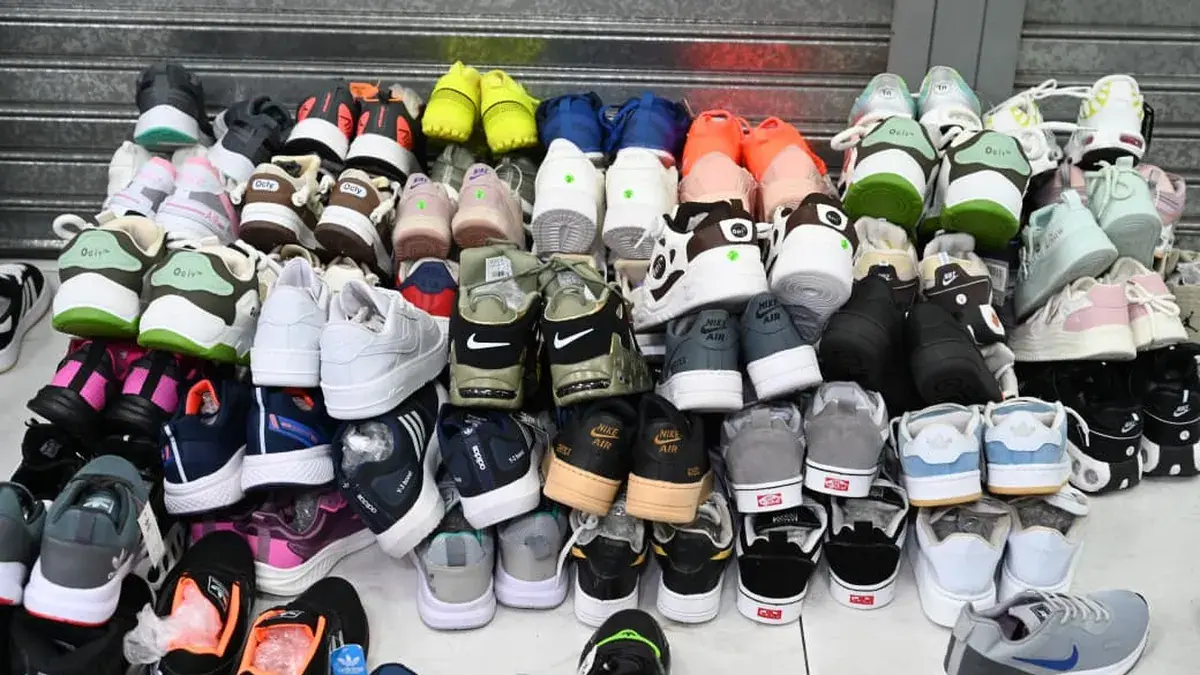 Contrabando: secuestraron 2.700 pares de zapatillas en Retiro