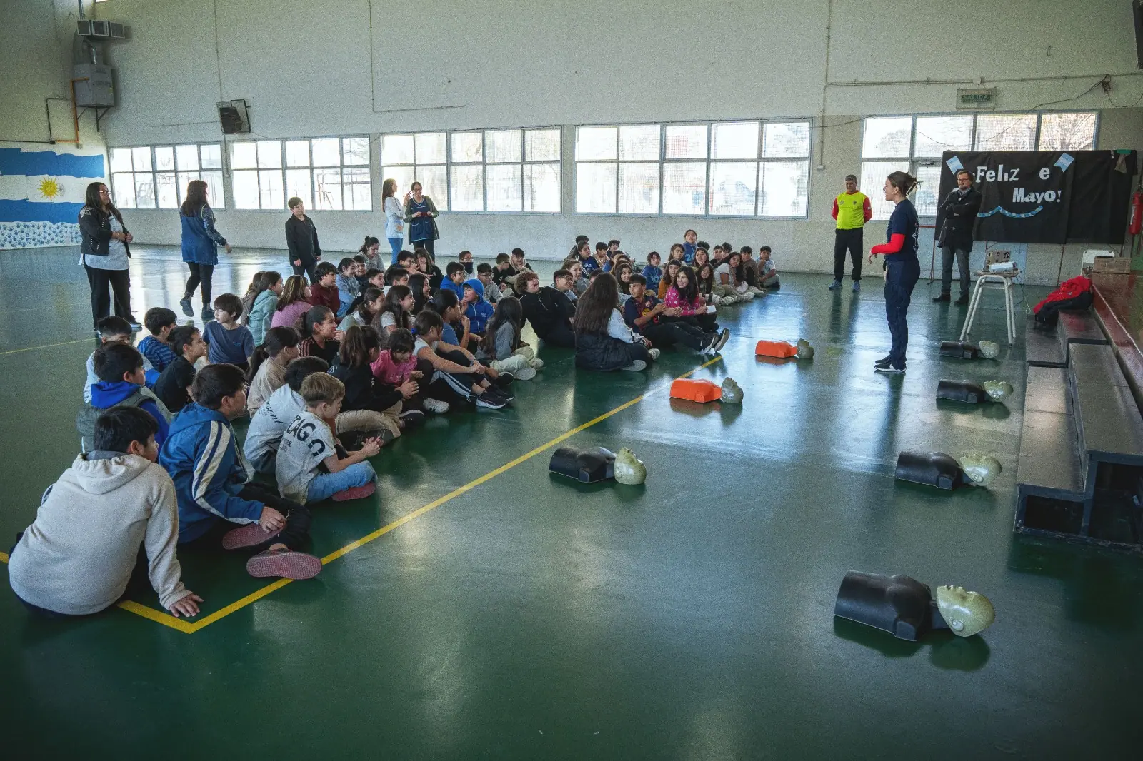 Guardavidas capacitaron a estudiantes de la Escuela 167