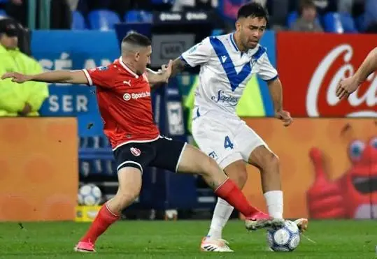 Vélez venció a Independiente y es líder en solitario de la Zona A 
