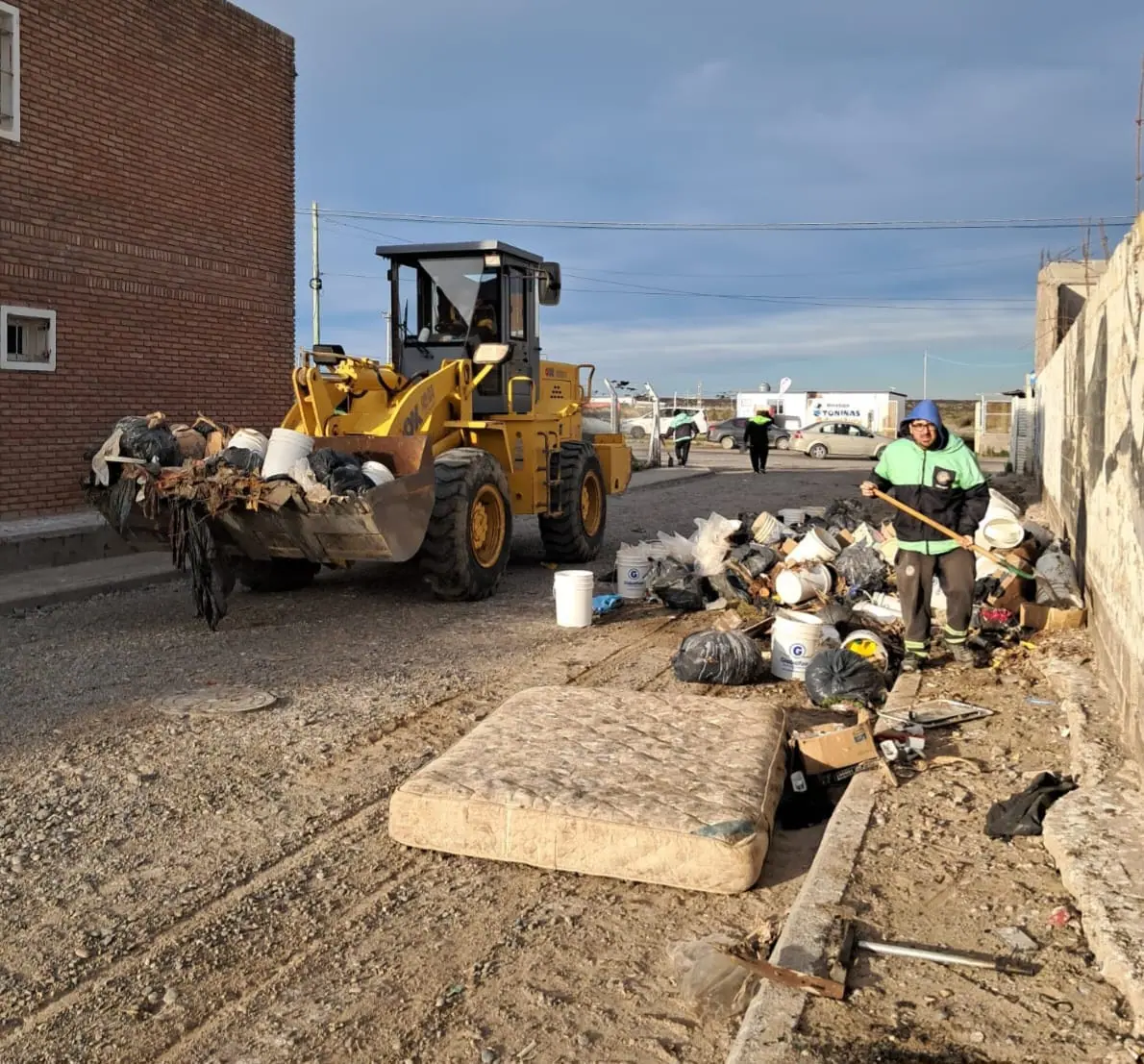La Municipalidad limpió un basural en Puerto Rawson