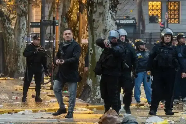Habrían identificado al policía sin uniforme que disparó en las inmediaciones del Congreso 