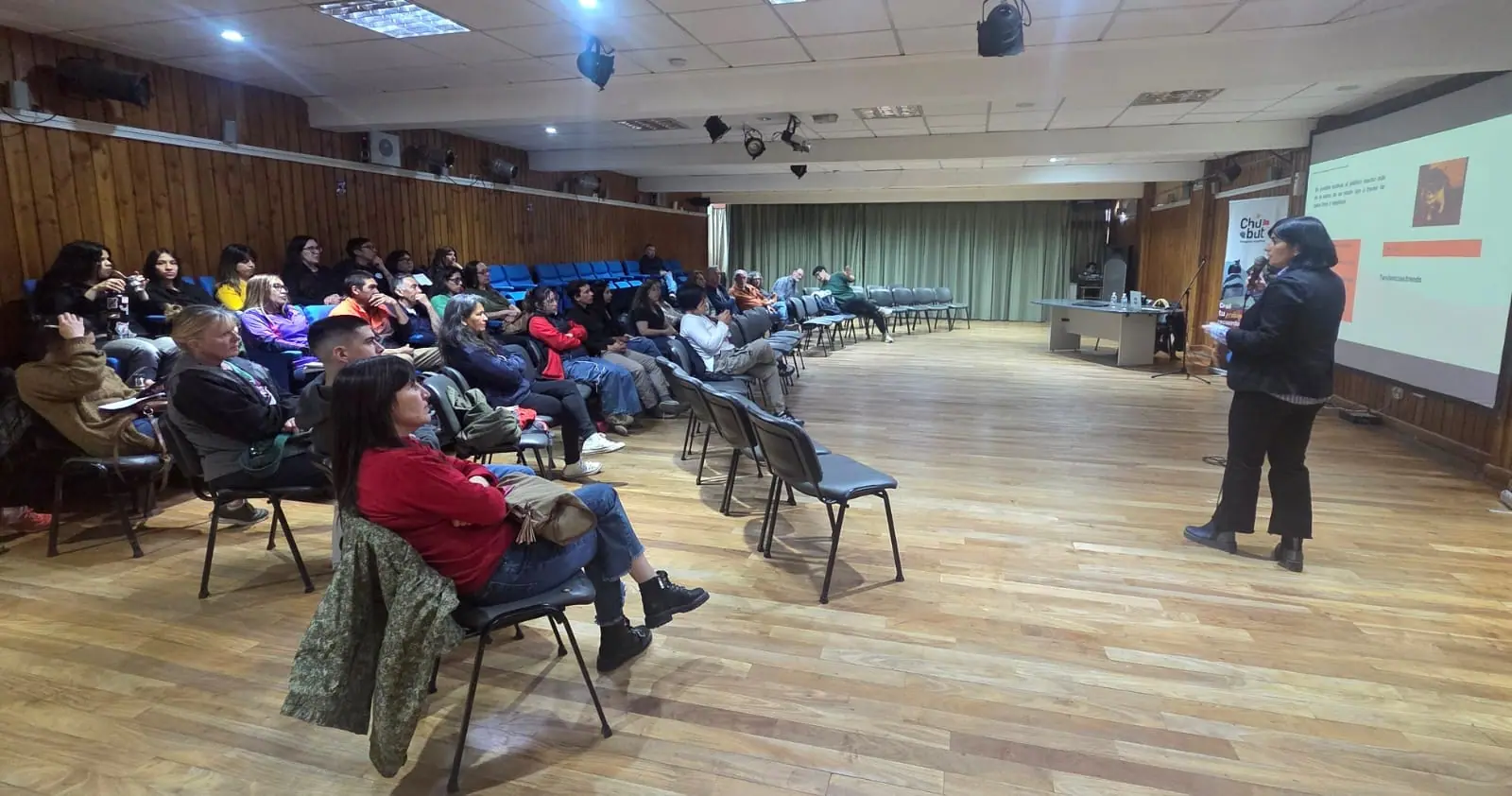 Provincia capacitó a prestadores turísticos sobre el uso de IA para potenciar sus emprendimientos