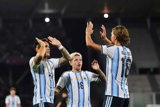 La Selección argentina se floreó y goleó 4-0 a Bolivia 